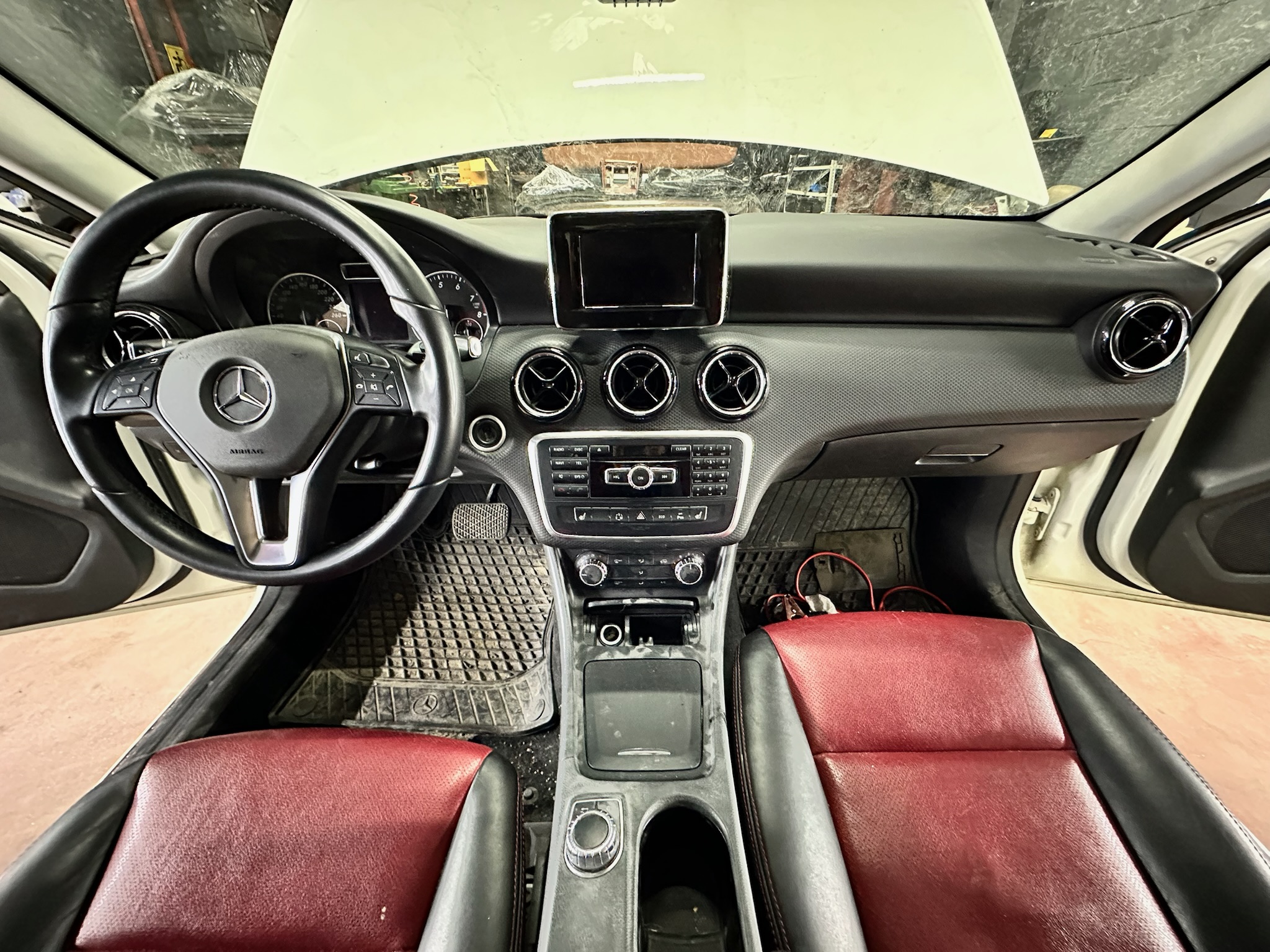 Mercedes E-class — салон восстановлен ПОСЛЕ